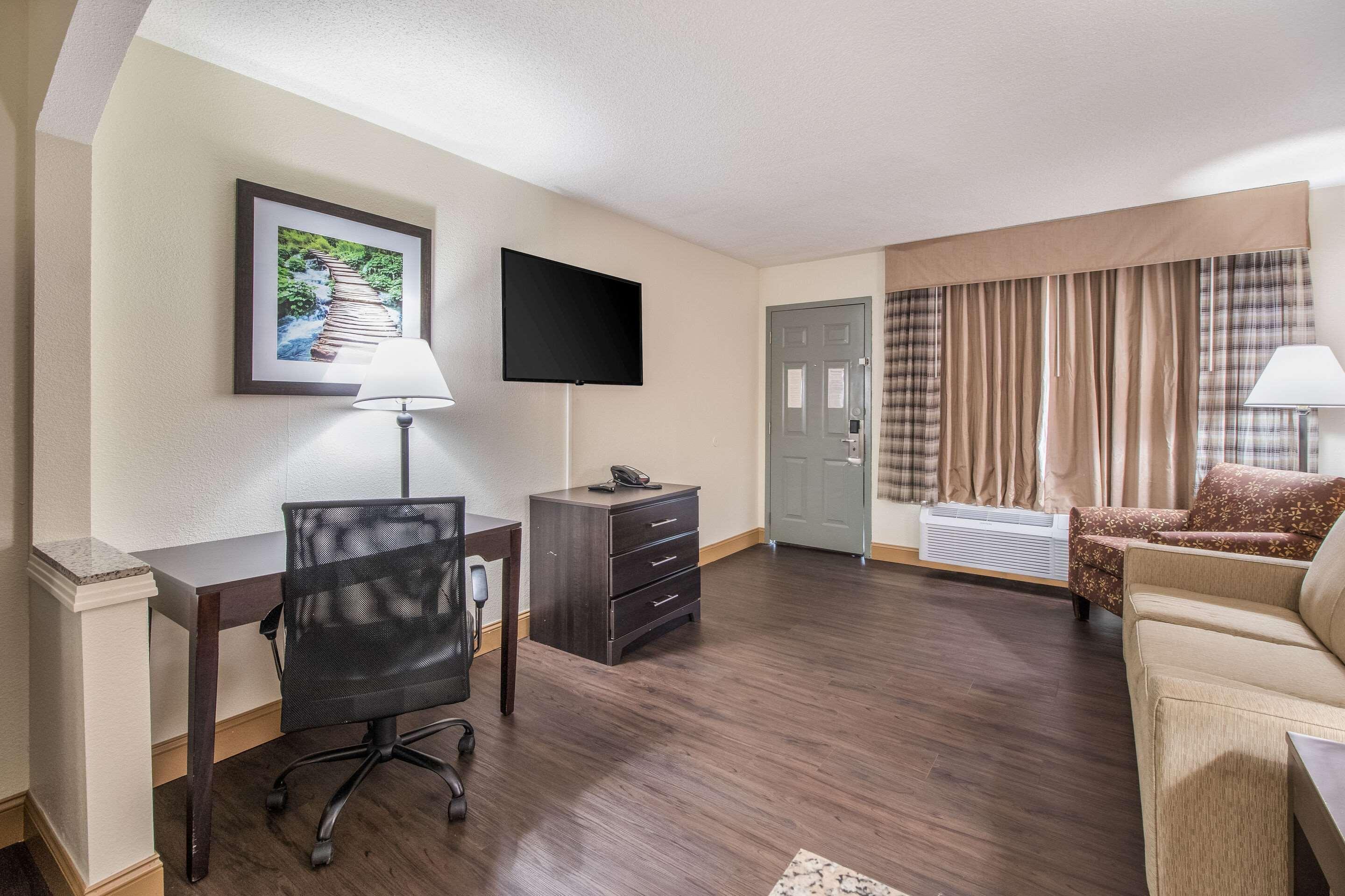 Quality Inn & Suites Corinth West Eksteriør billede