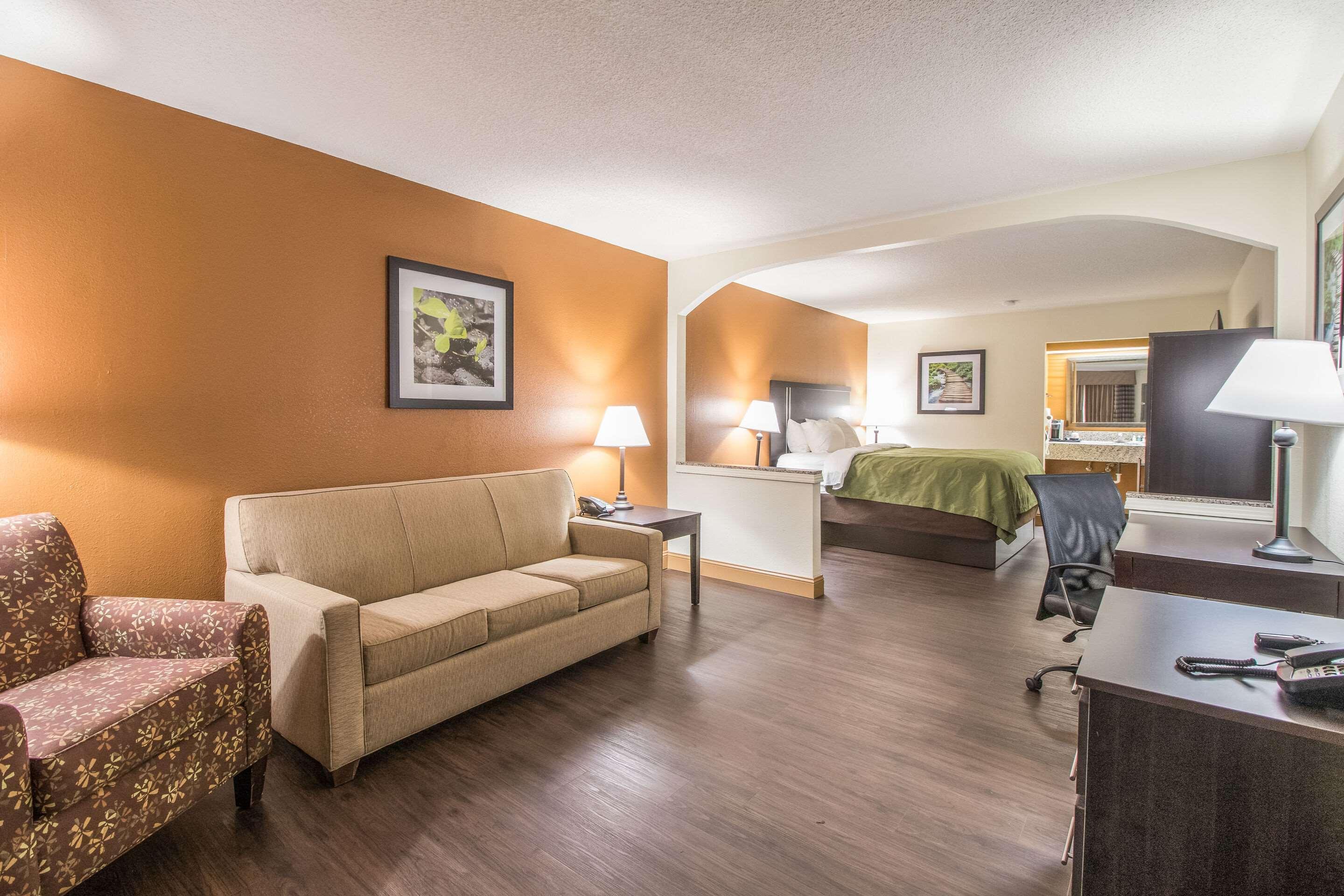 Quality Inn & Suites Corinth West Eksteriør billede