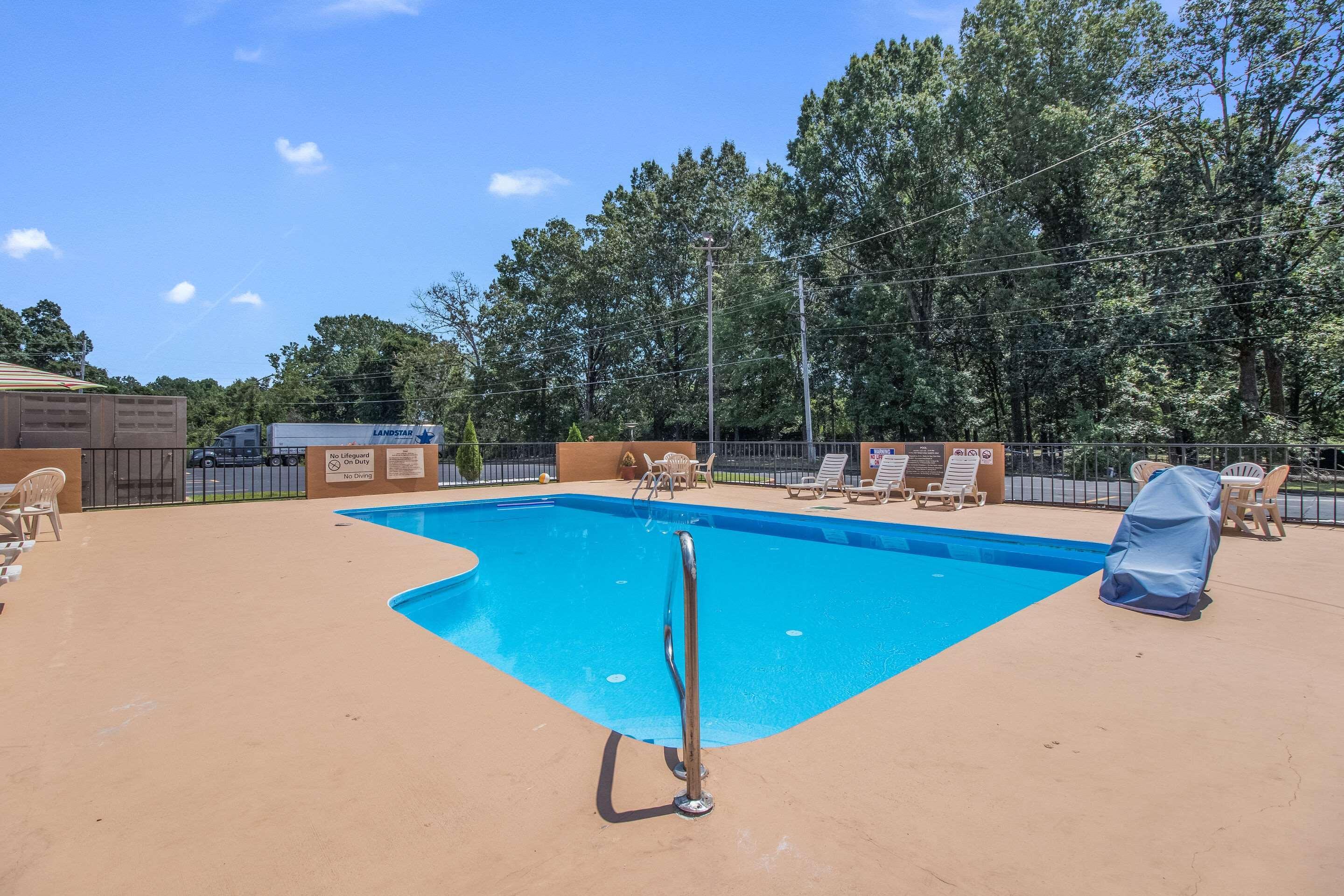Quality Inn & Suites Corinth West Eksteriør billede