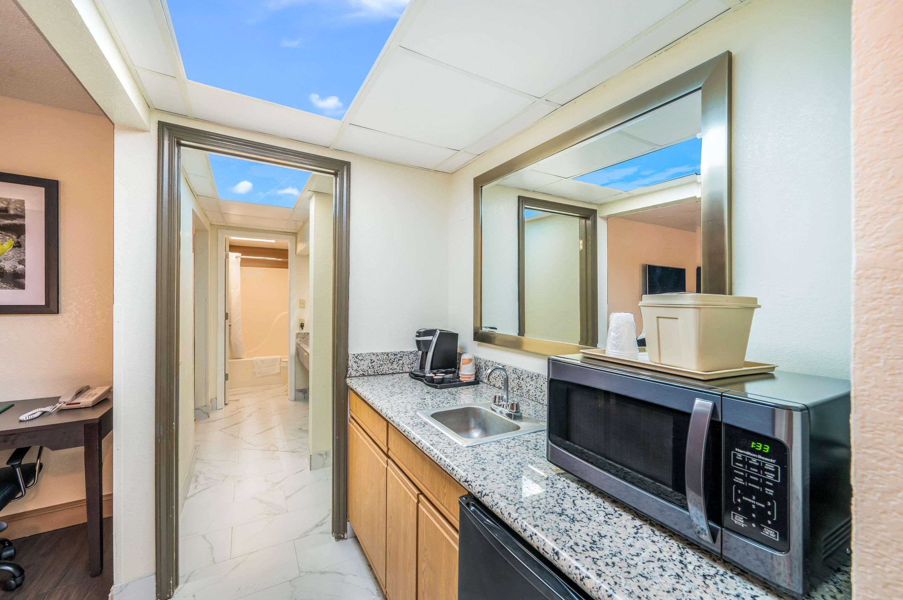 Quality Inn & Suites Corinth West Eksteriør billede