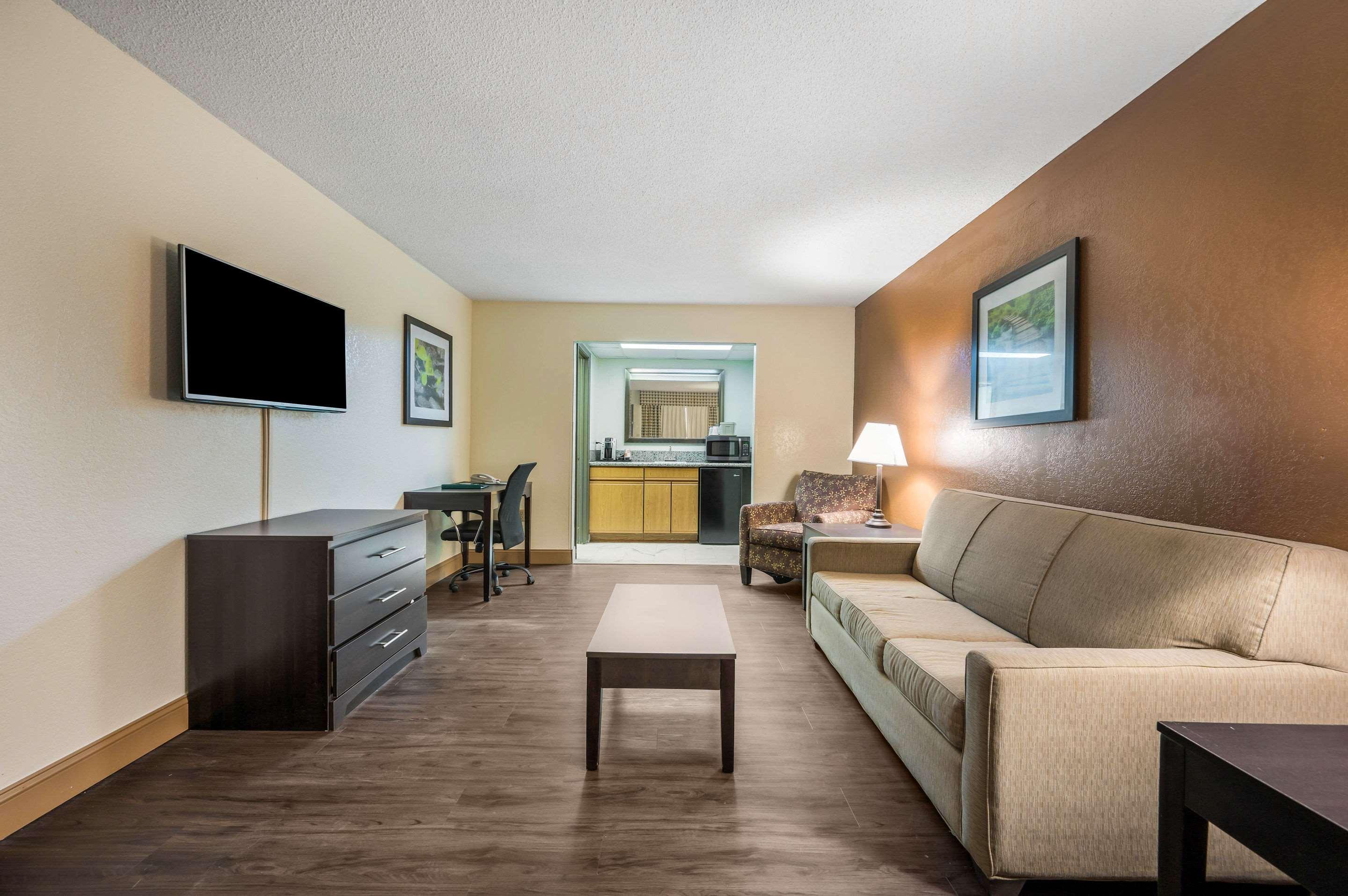 Quality Inn & Suites Corinth West Eksteriør billede