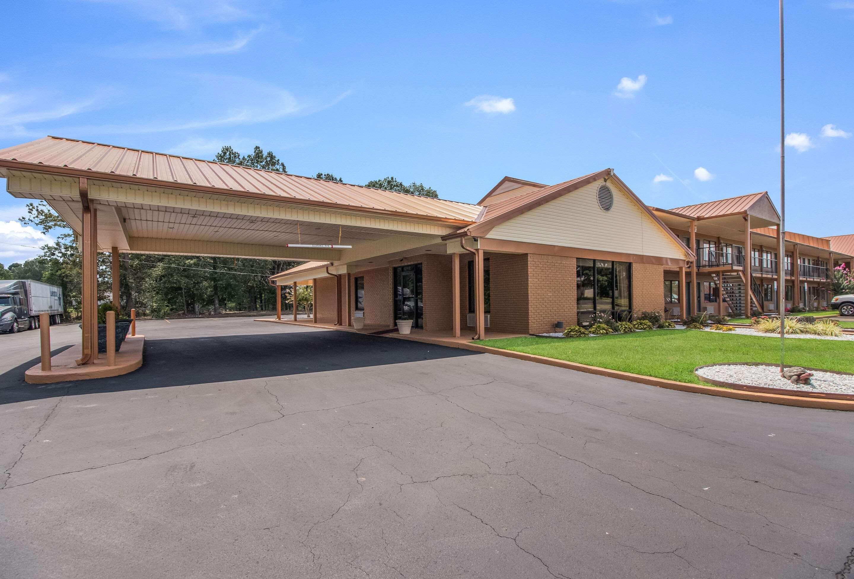 Quality Inn & Suites Corinth West Eksteriør billede