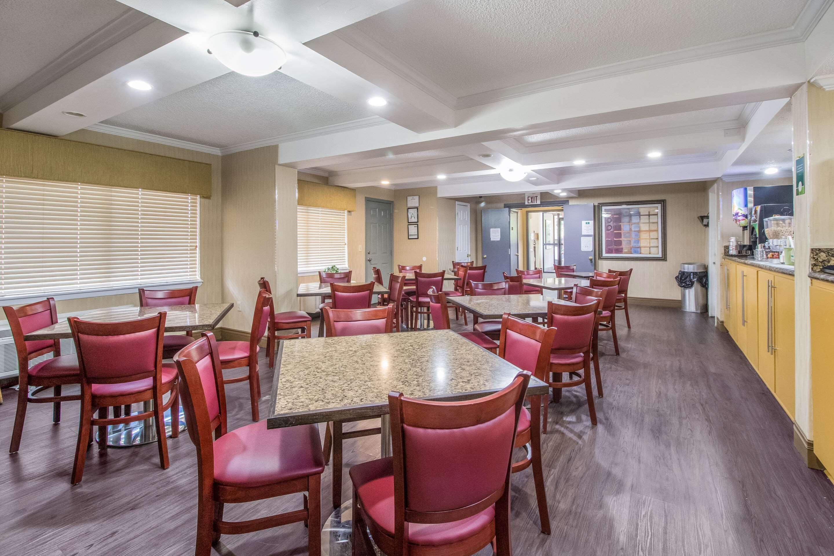 Quality Inn & Suites Corinth West Eksteriør billede