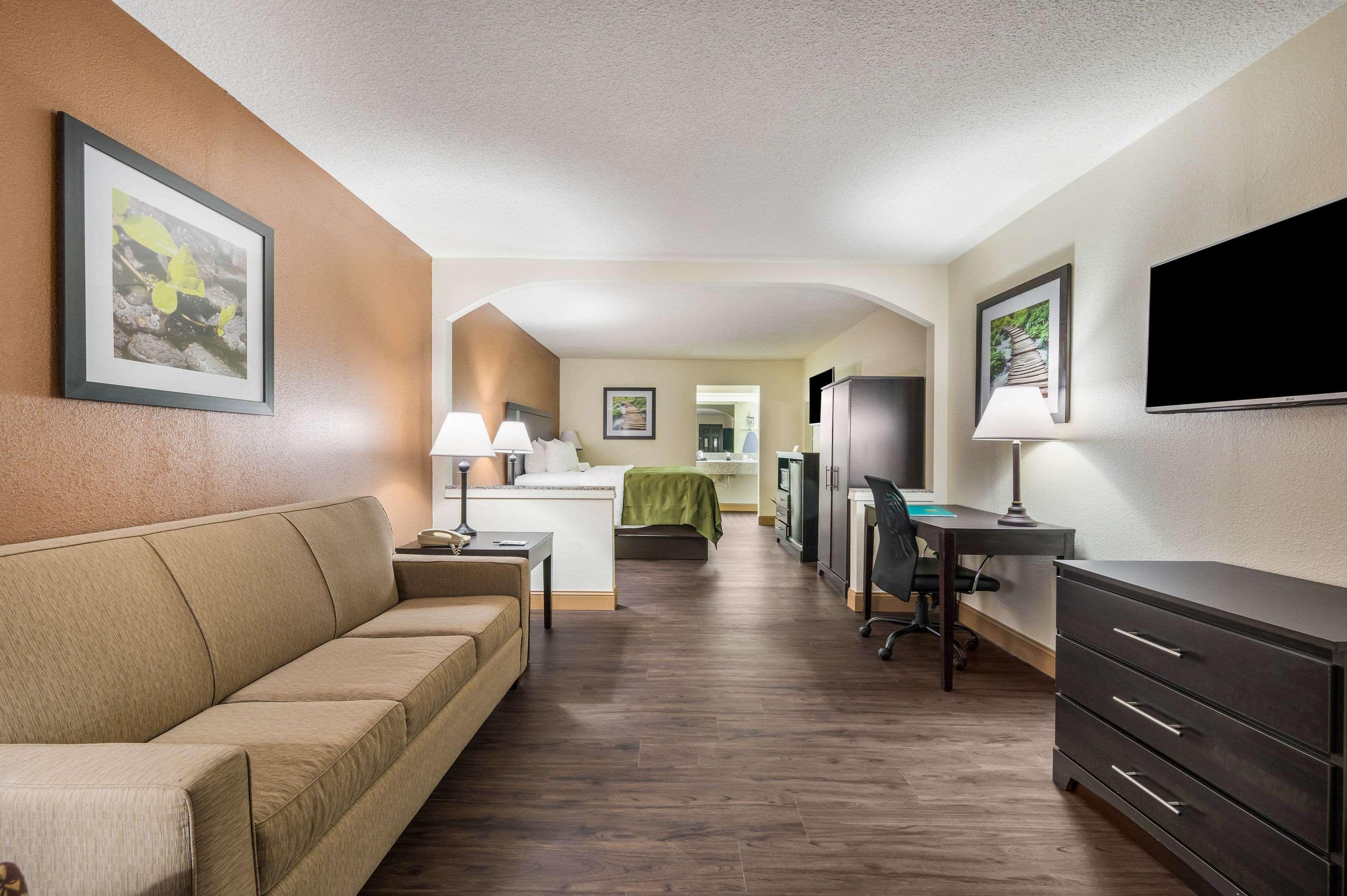 Quality Inn & Suites Corinth West Eksteriør billede