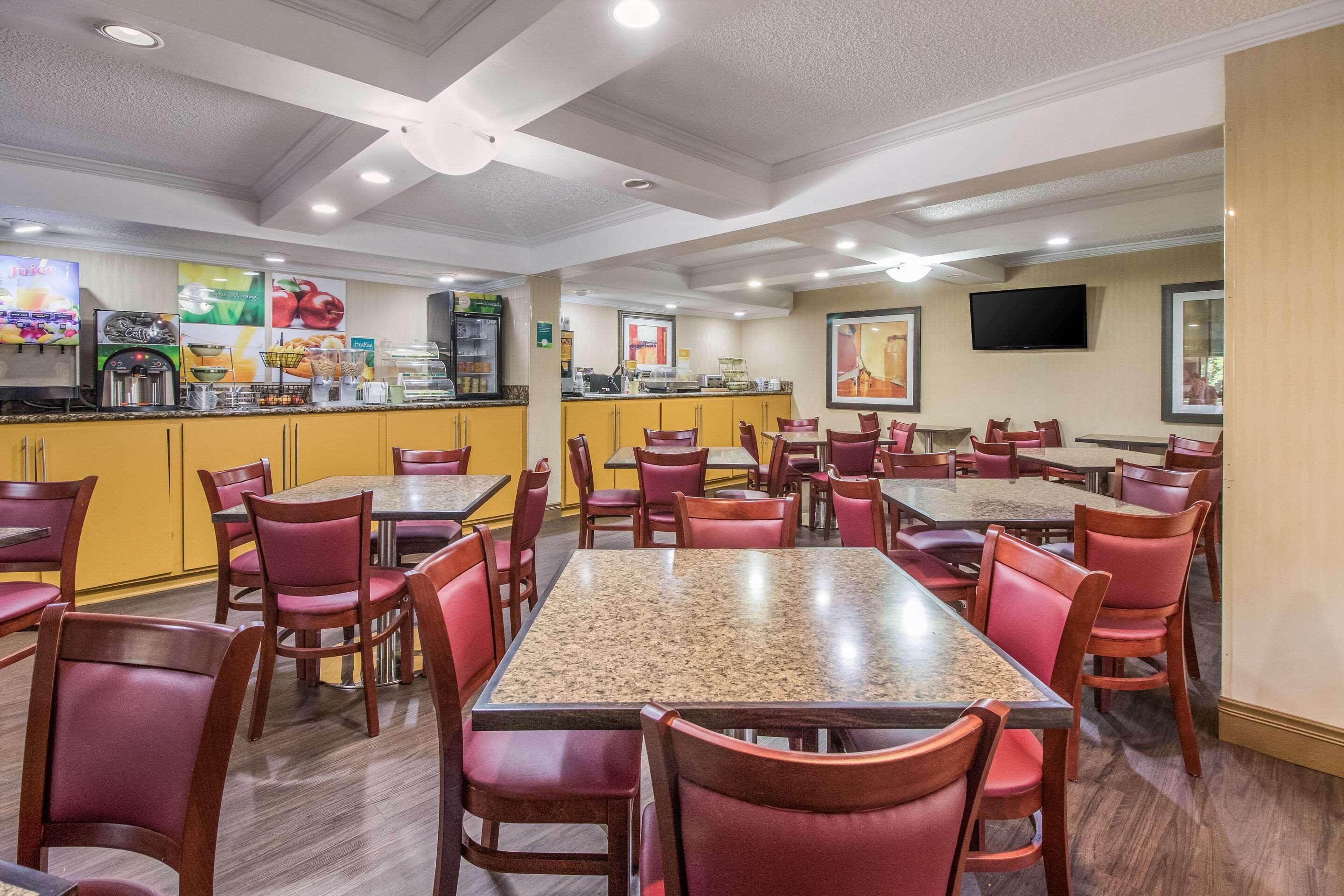 Quality Inn & Suites Corinth West Eksteriør billede
