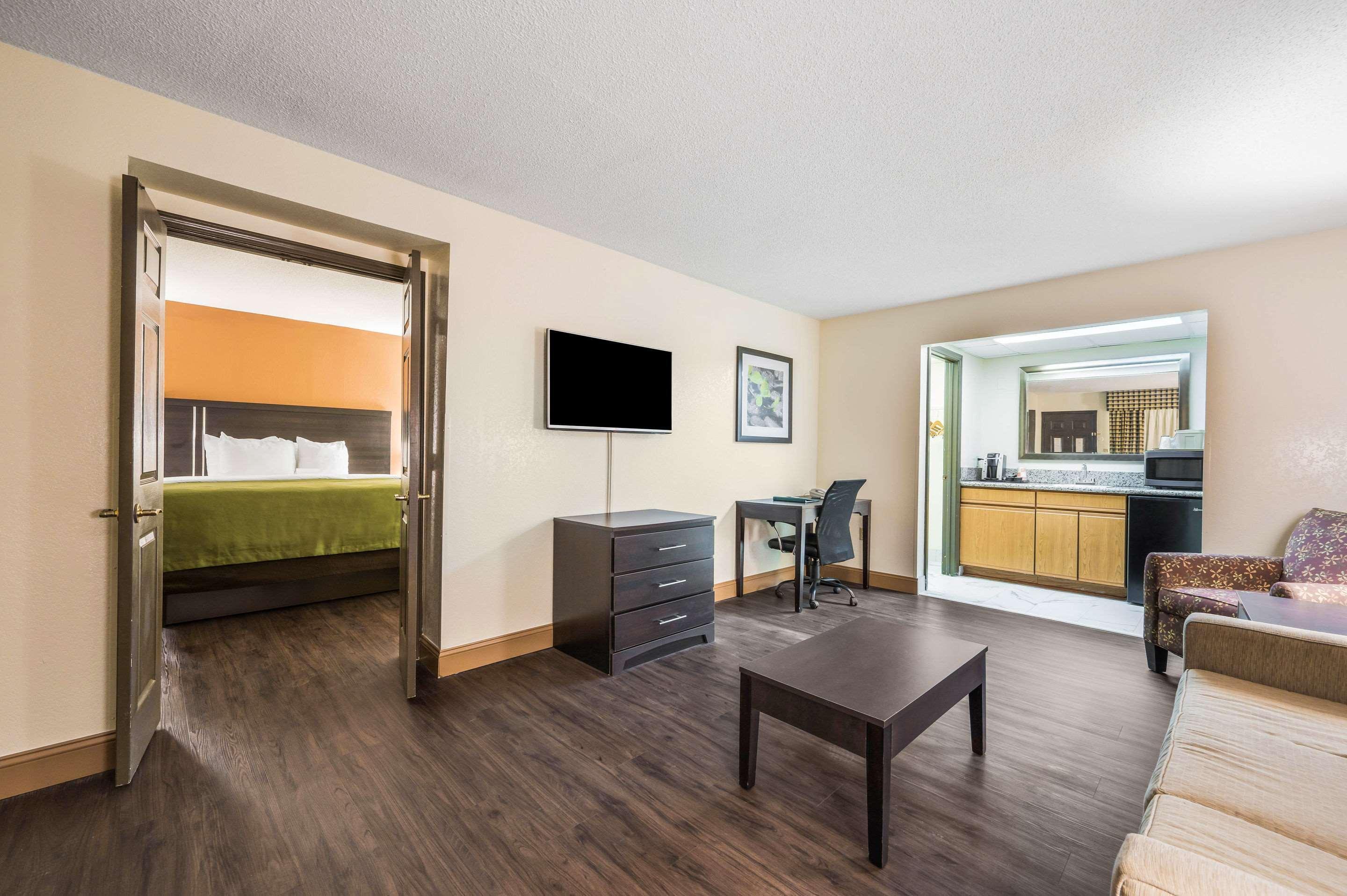 Quality Inn & Suites Corinth West Eksteriør billede